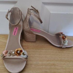 Betsy Johnson Adalee Flowered Glitter Sandal - Size 6, Preowned